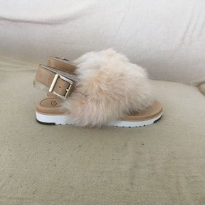 BRAND NEW! UGG W Holly in Soft Ochre Size 7.5